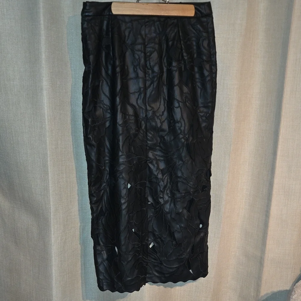 Zara Elegant Black Floral Pencil Skirt - Picture 2 of 5